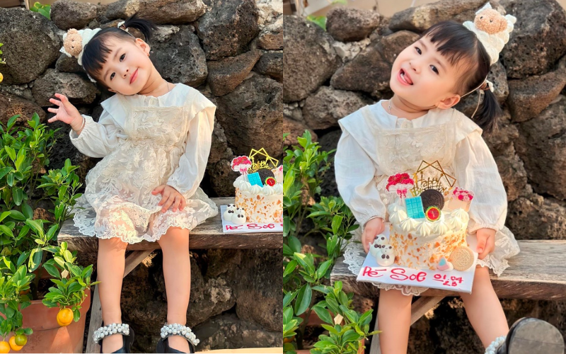 Làm mẹ đơn thân là hành trình chưa bao giờ nhàn hạ đối với những người phụ nữ, đặc biệt khi họ còn khá trẻ. Thế nhưng có những người mẹ vẫn làm tròn thiên chức của mình, nuôi dạy con khôn lớn khoẻ mạnh, ngoan ngoãn và cực kỳ đáng yêu.
